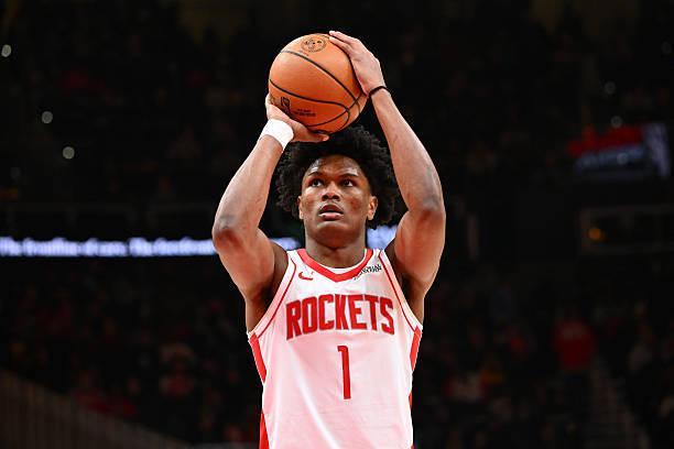 后场新星根本不适合打控卫，结果火箭竟然还不引进一名组织者？