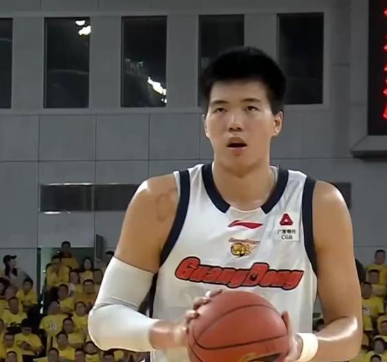 排队道歉！广东新援用表现回应质疑 5分钟砍10+8太强悍